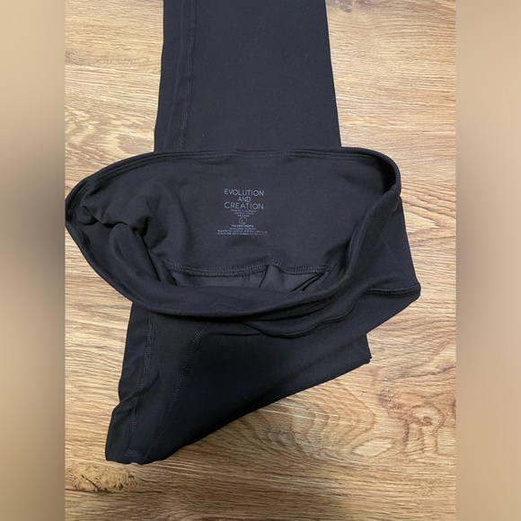 Women’s Leggings Size Large - Picture 2 of 3